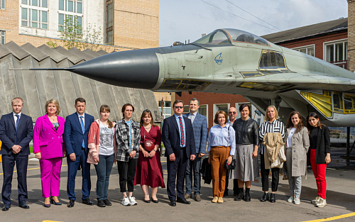 Выпускникам программы допобразования МАИ по парашютостроению вручили дипломы